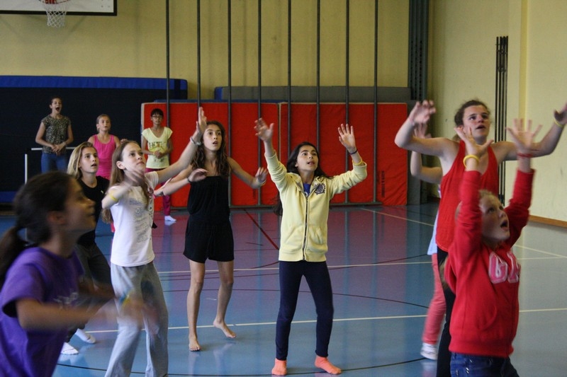Village Camps International Summer Camp Leysin, Switzerland 2026-08-15 https://www.villagecamps.com/journals_admin/images/683-23-handball (103).jpg